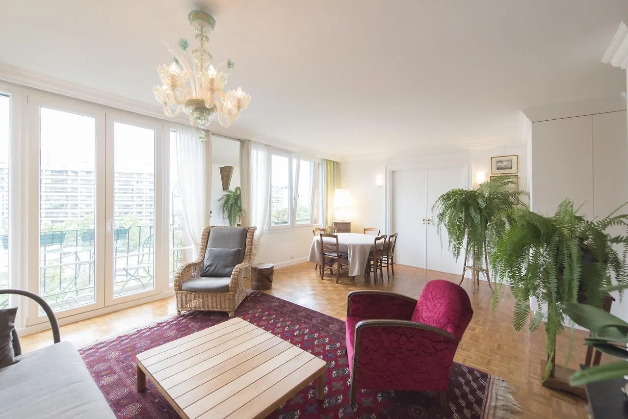 Veeve - Apartment near Pont de Grenelle Paris France