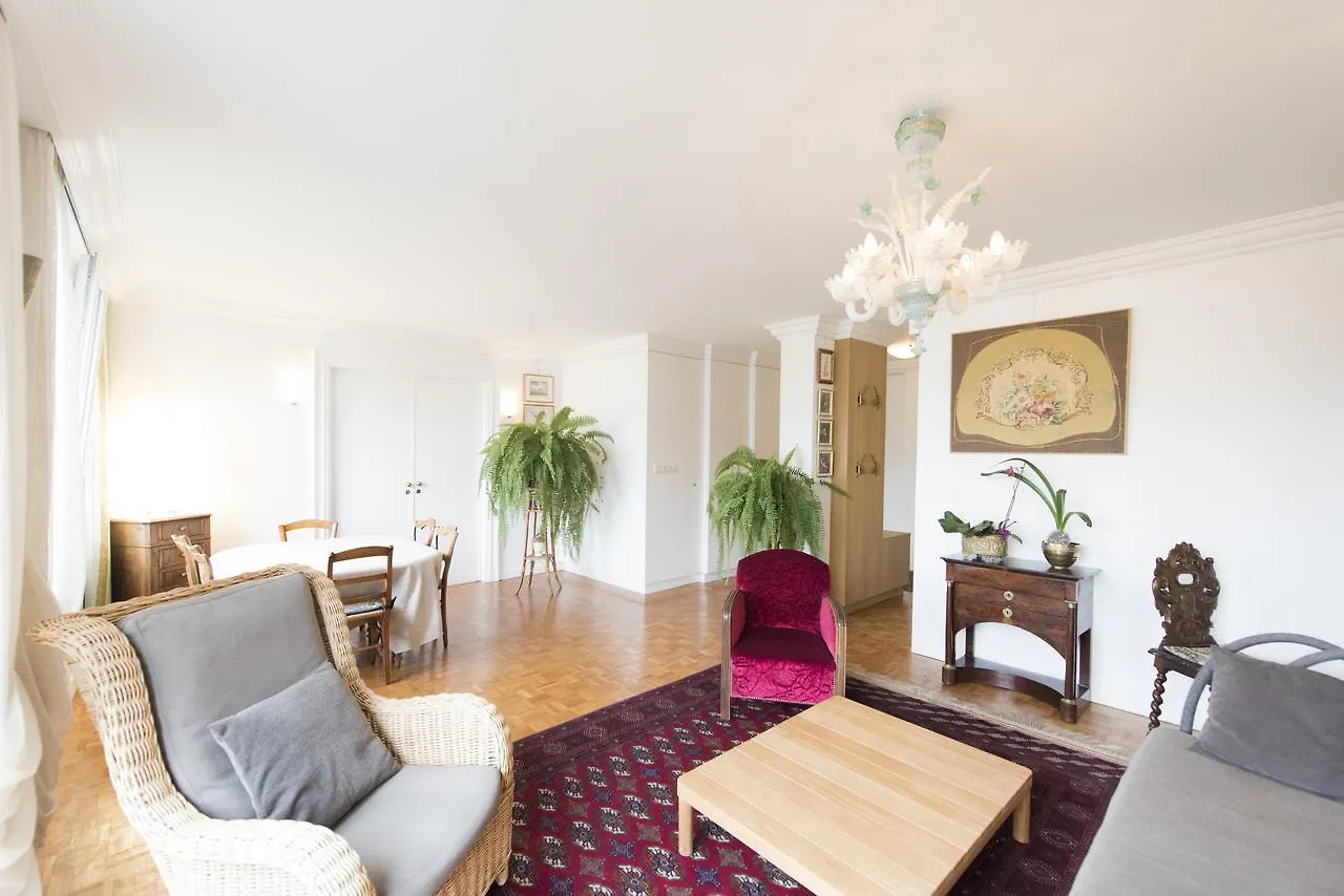 Veeve - Apartment near Pont de Grenelle Paris 0*,  France